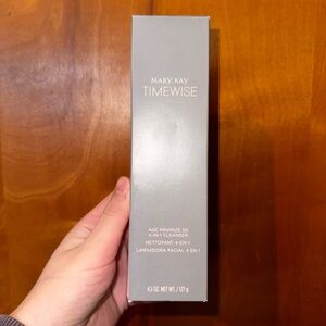 Mary Kay Timewise Age Minimize 3D Cleanser in Gray